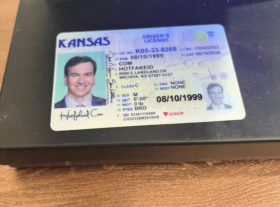 kansas-fake-id-front-uv-930x688