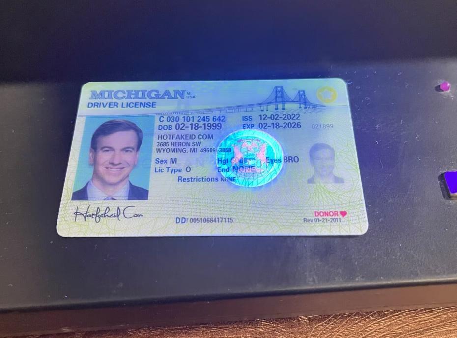 michigan-fake-id-front-uv-930x688