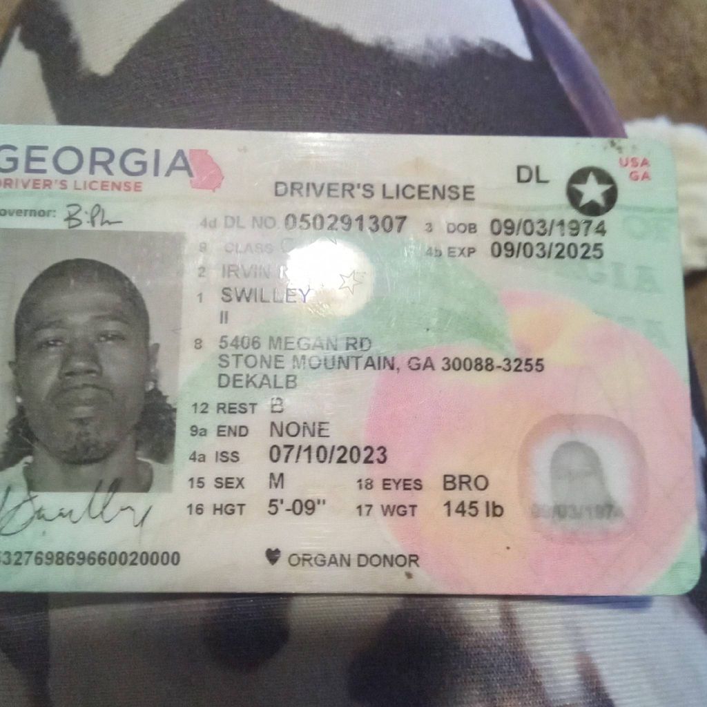 what makes an identification replica appear authentic